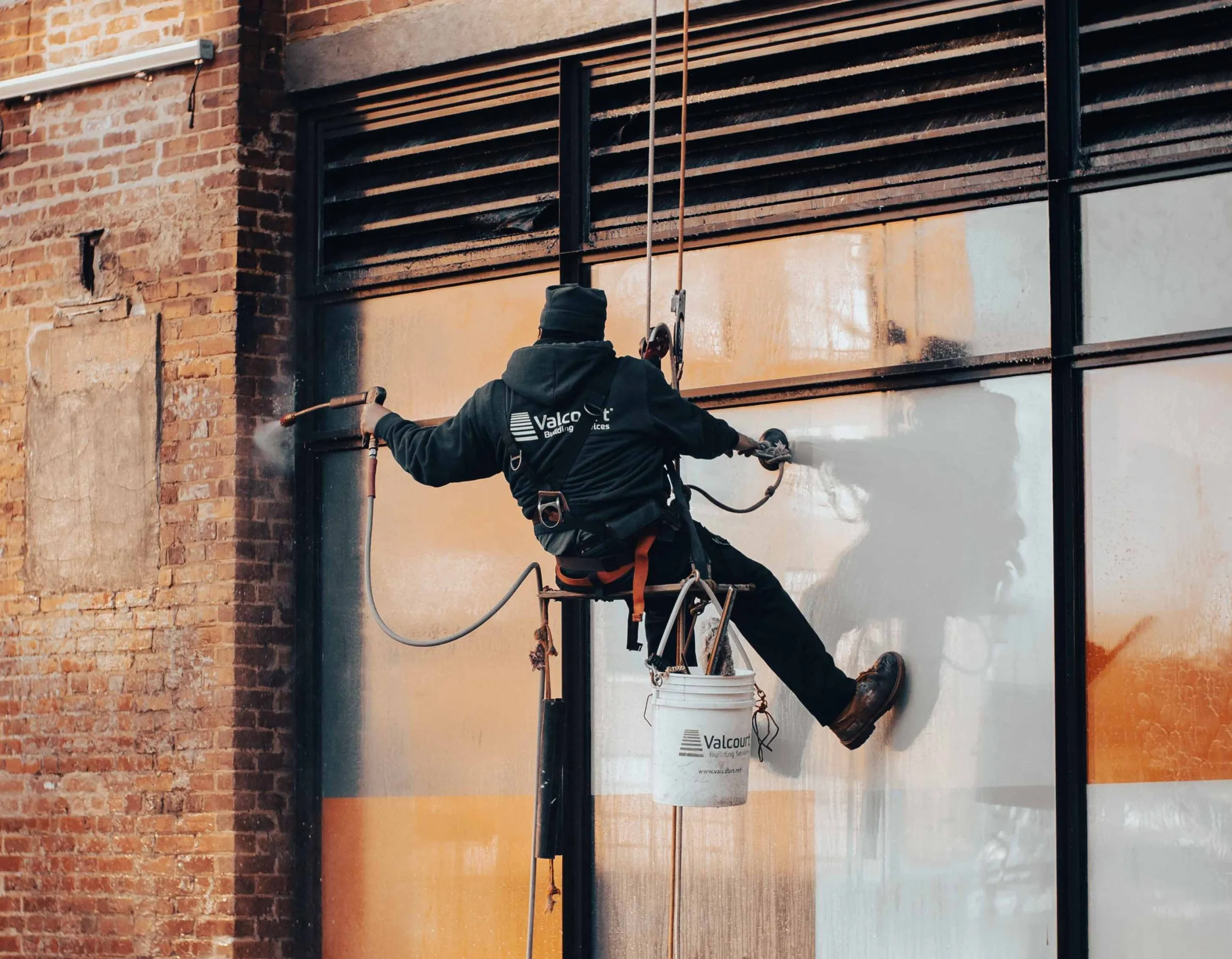 Commercial Window Cleaning in NYC – Fast, Safe, and Streak-Free Every Time